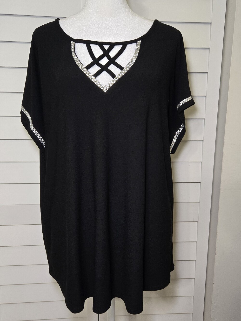 Love Scarlett Black Embellished Crisscross Neck Women's Top Size 1X